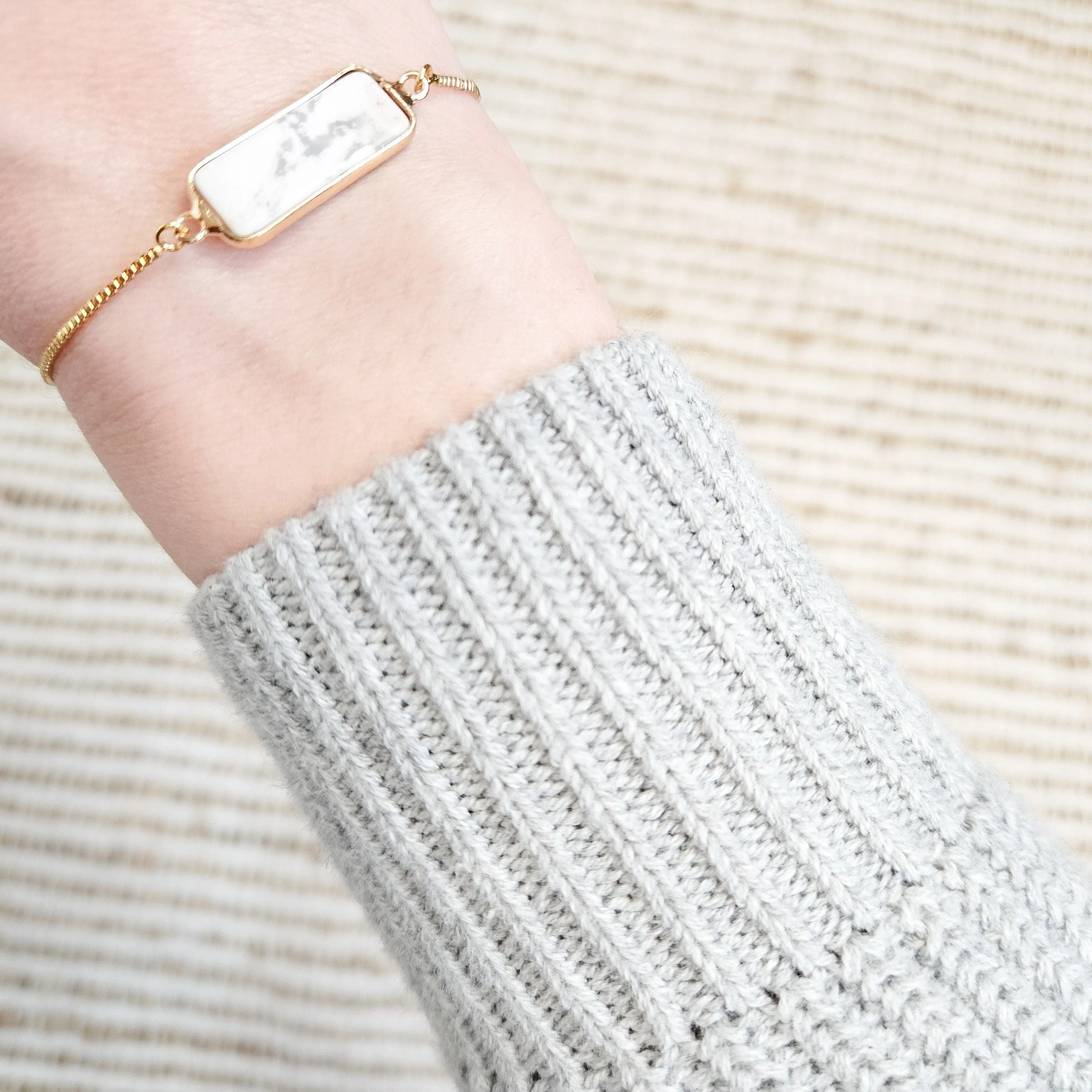 Adjustable Bar Bracelet with Howlite Crystal