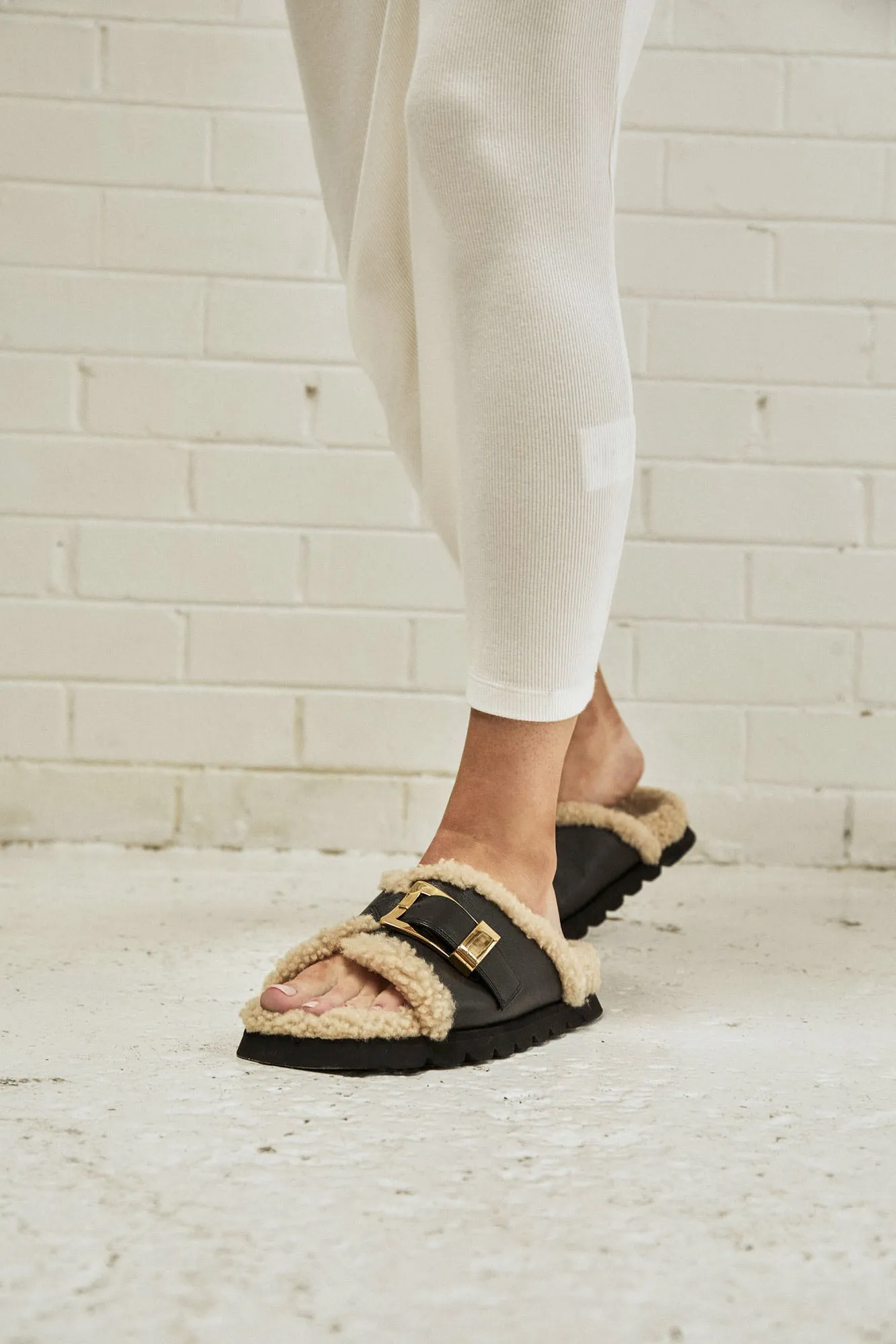 ALIAS MAE Womens Kiara Sandals