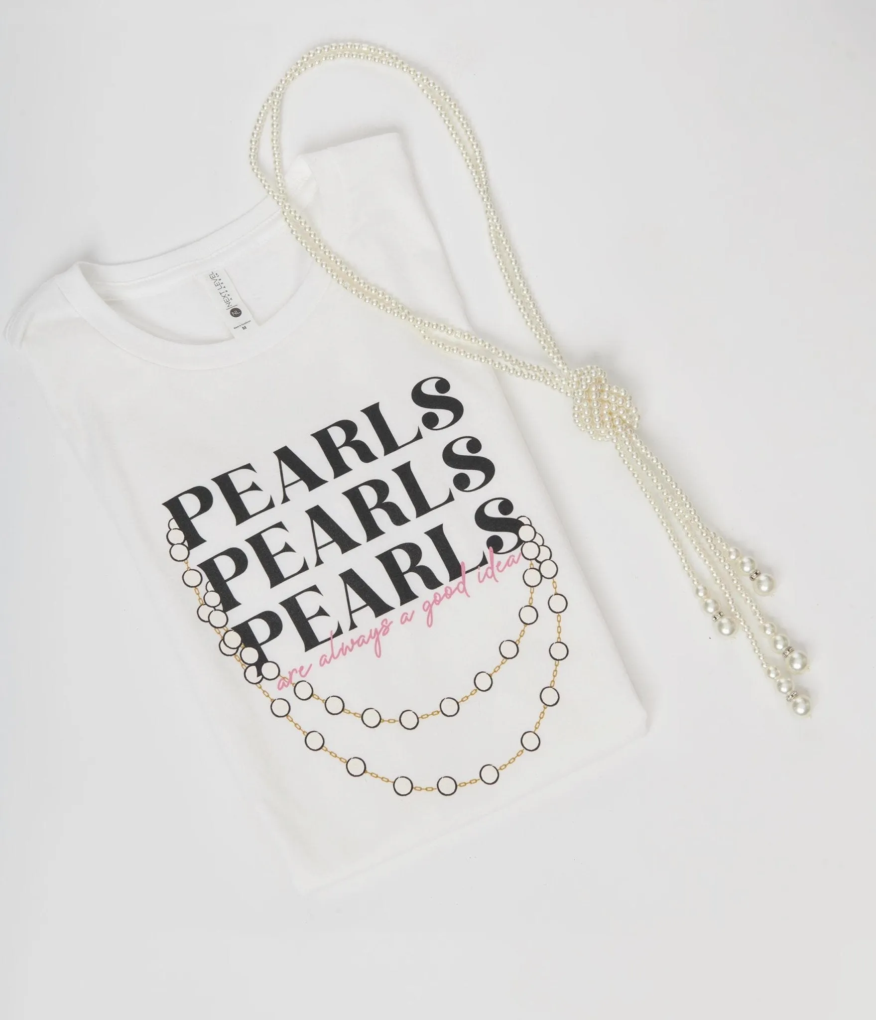 Vintage Fitted Graphic Tee with Pearls